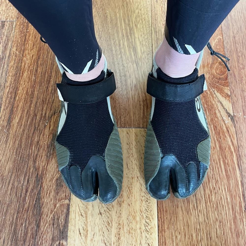 O’Neill neoprene surf booties Women’s Size 7-7.5
